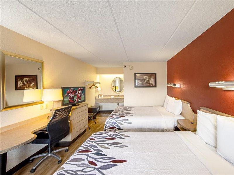 Red Roof Inn St Clairsville - Wheeling West St. Clairsville Bagian luar foto