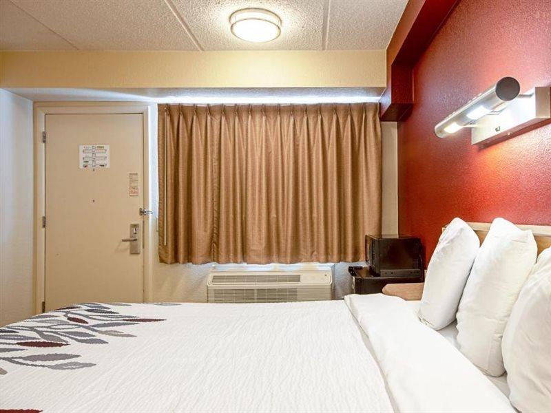 Red Roof Inn St Clairsville - Wheeling West St. Clairsville Bagian luar foto