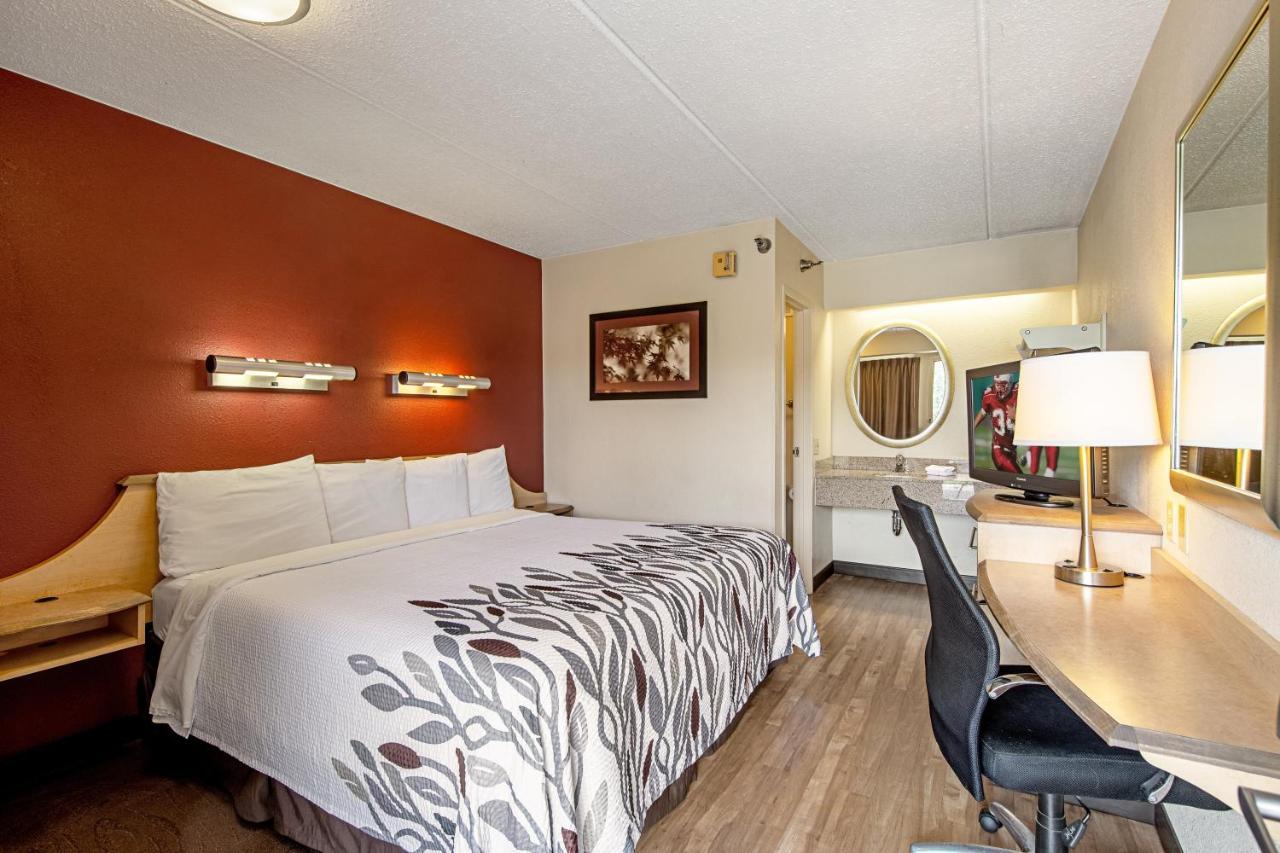 Red Roof Inn St Clairsville - Wheeling West St. Clairsville Bagian luar foto