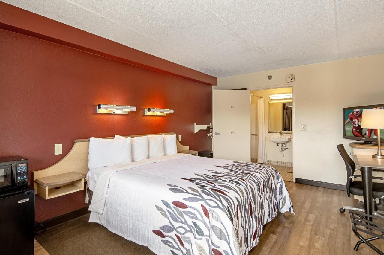 Red Roof Inn St Clairsville - Wheeling West St. Clairsville Bagian luar foto