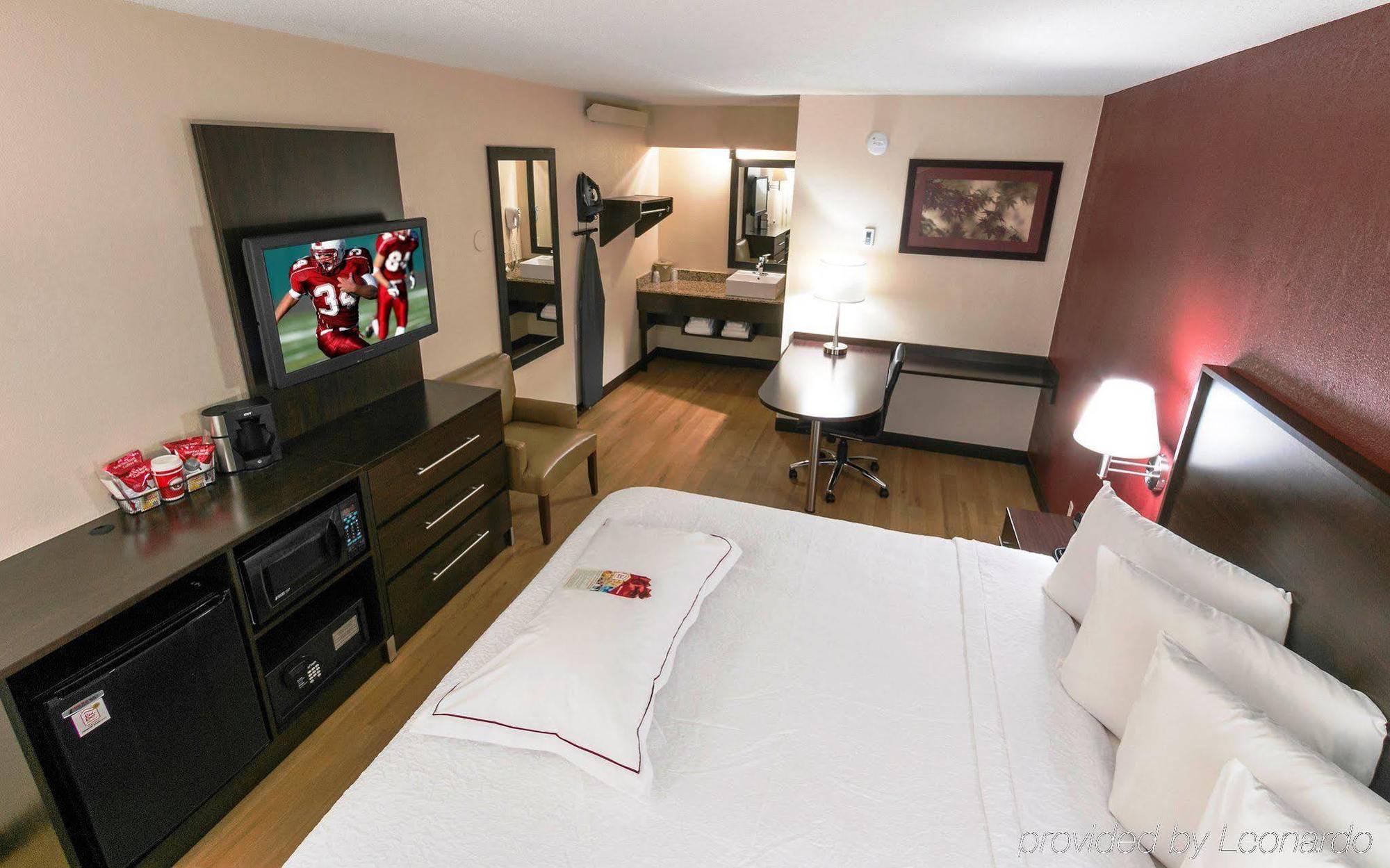 Red Roof Inn St Clairsville - Wheeling West St. Clairsville Bagian luar foto