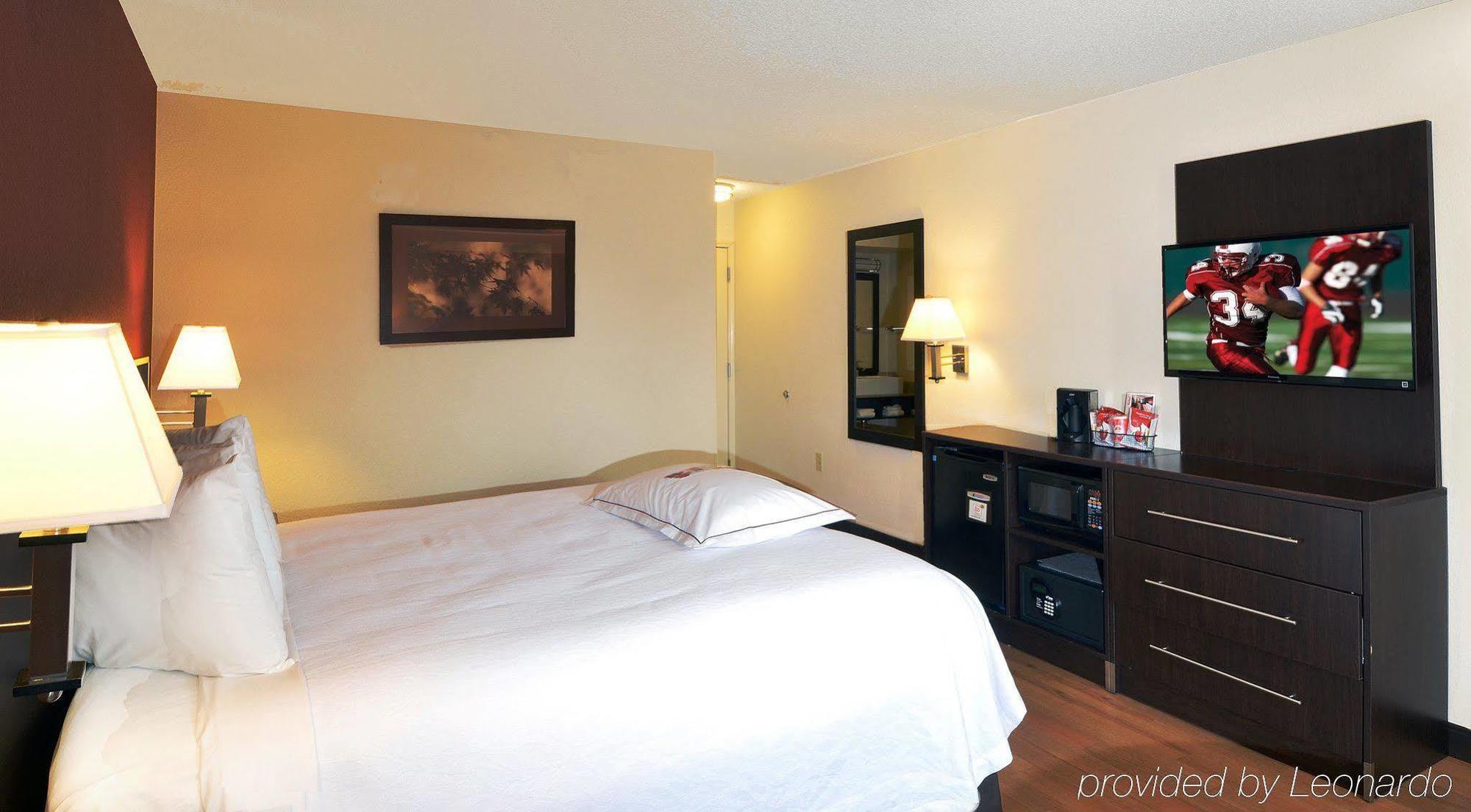 Red Roof Inn St Clairsville - Wheeling West St. Clairsville Bagian luar foto