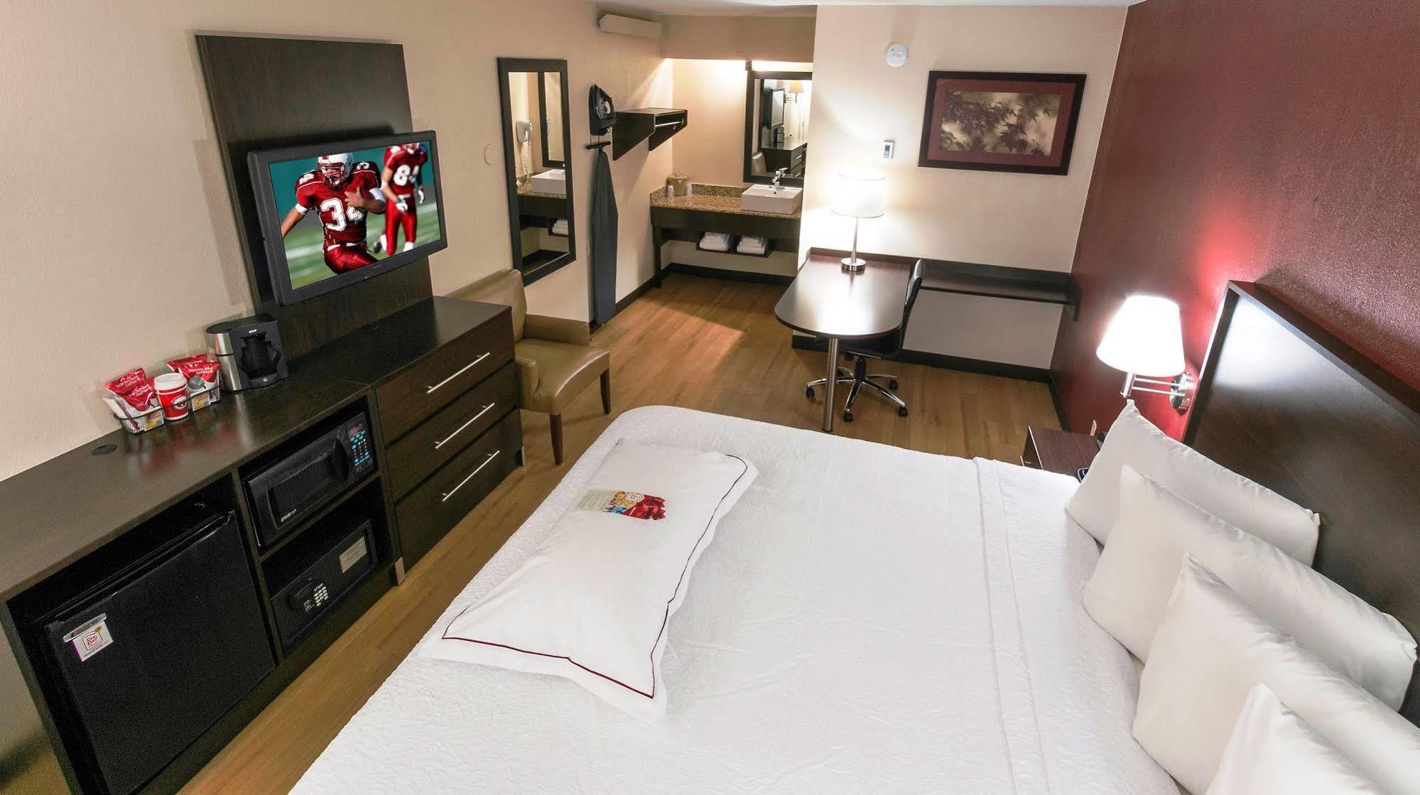 Red Roof Inn St Clairsville - Wheeling West St. Clairsville Bagian luar foto