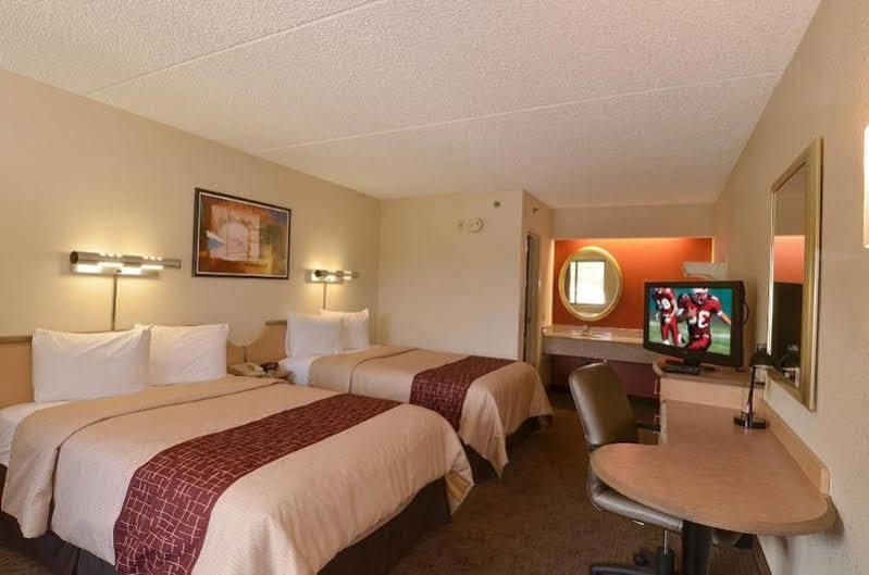 Red Roof Inn St Clairsville - Wheeling West St. Clairsville Bagian luar foto
