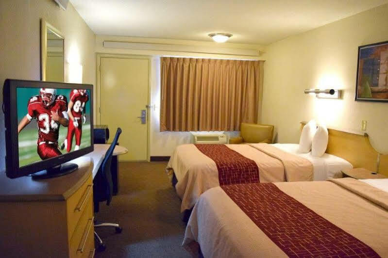 Red Roof Inn St Clairsville - Wheeling West St. Clairsville Bagian luar foto