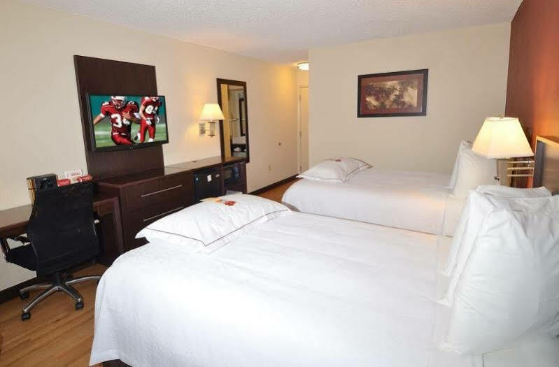 Red Roof Inn St Clairsville - Wheeling West St. Clairsville Bagian luar foto